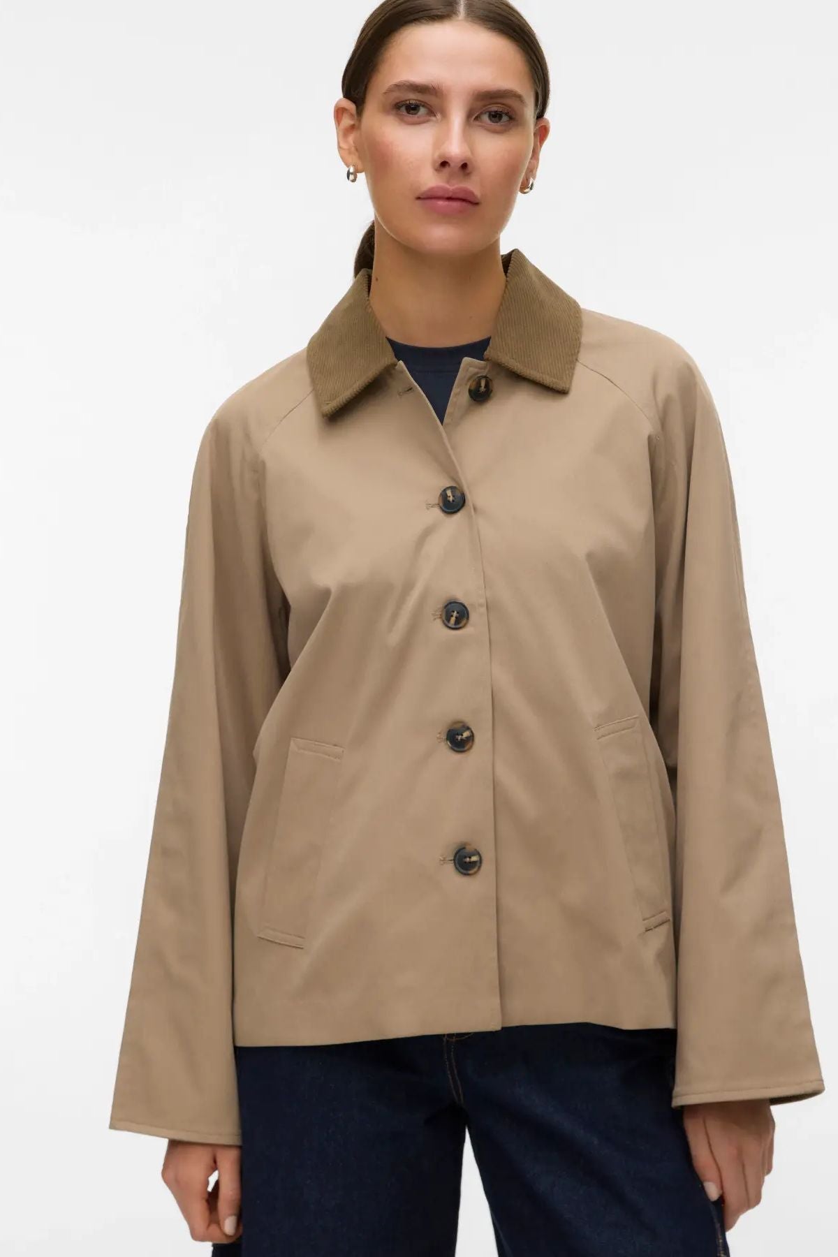 Vero Moda Chelseafia Short Jacket - Silver Mink | TEESHOPPEN