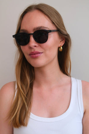 Spéaclaí gréine kia - dubh