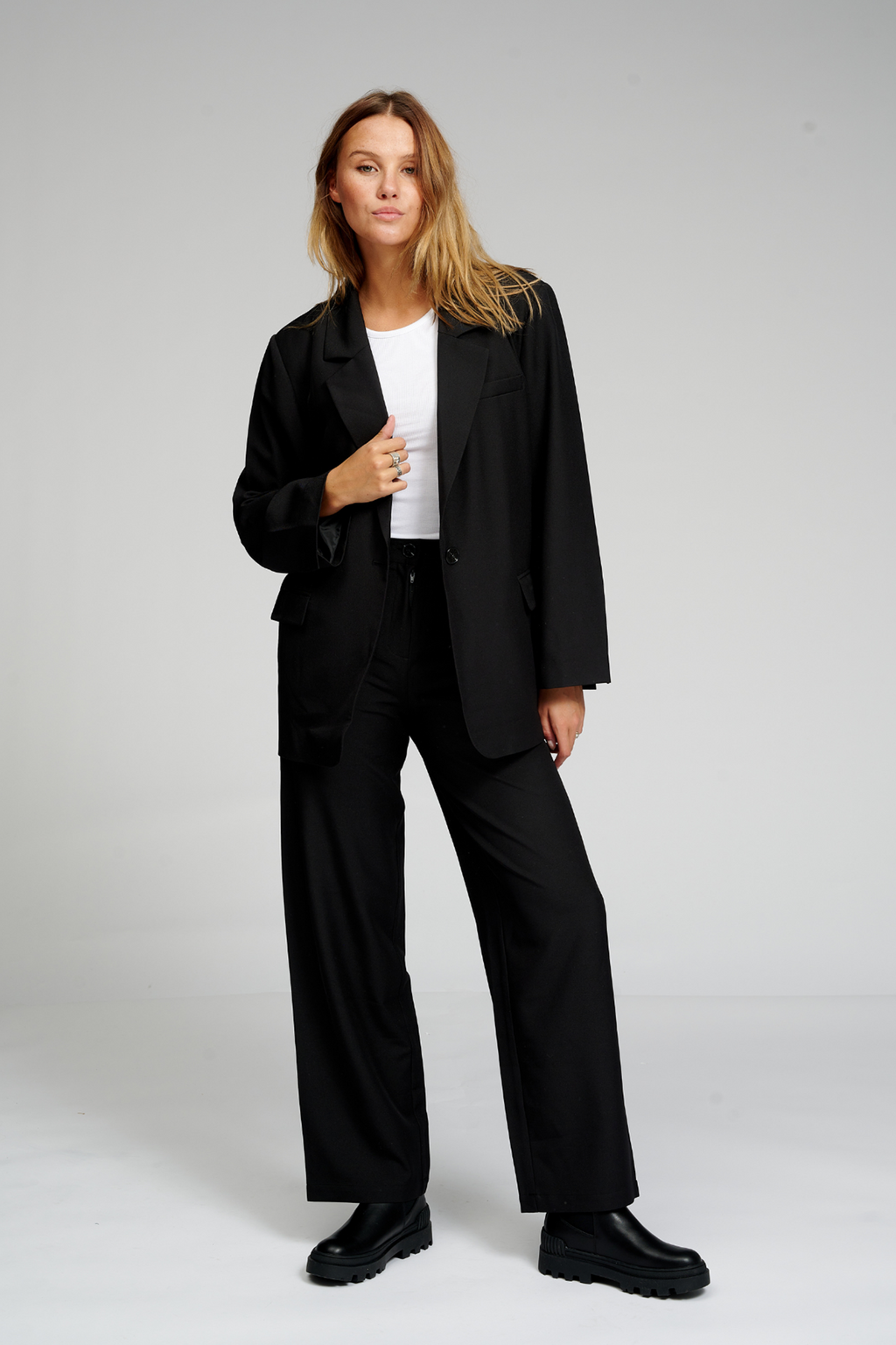 Predimenzioniran blejzer - crno