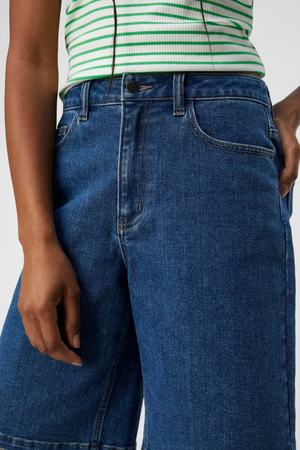 Džínsovina Carol Shorts - Stredne modrý denim