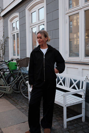 Kratka jakna Ines - crna