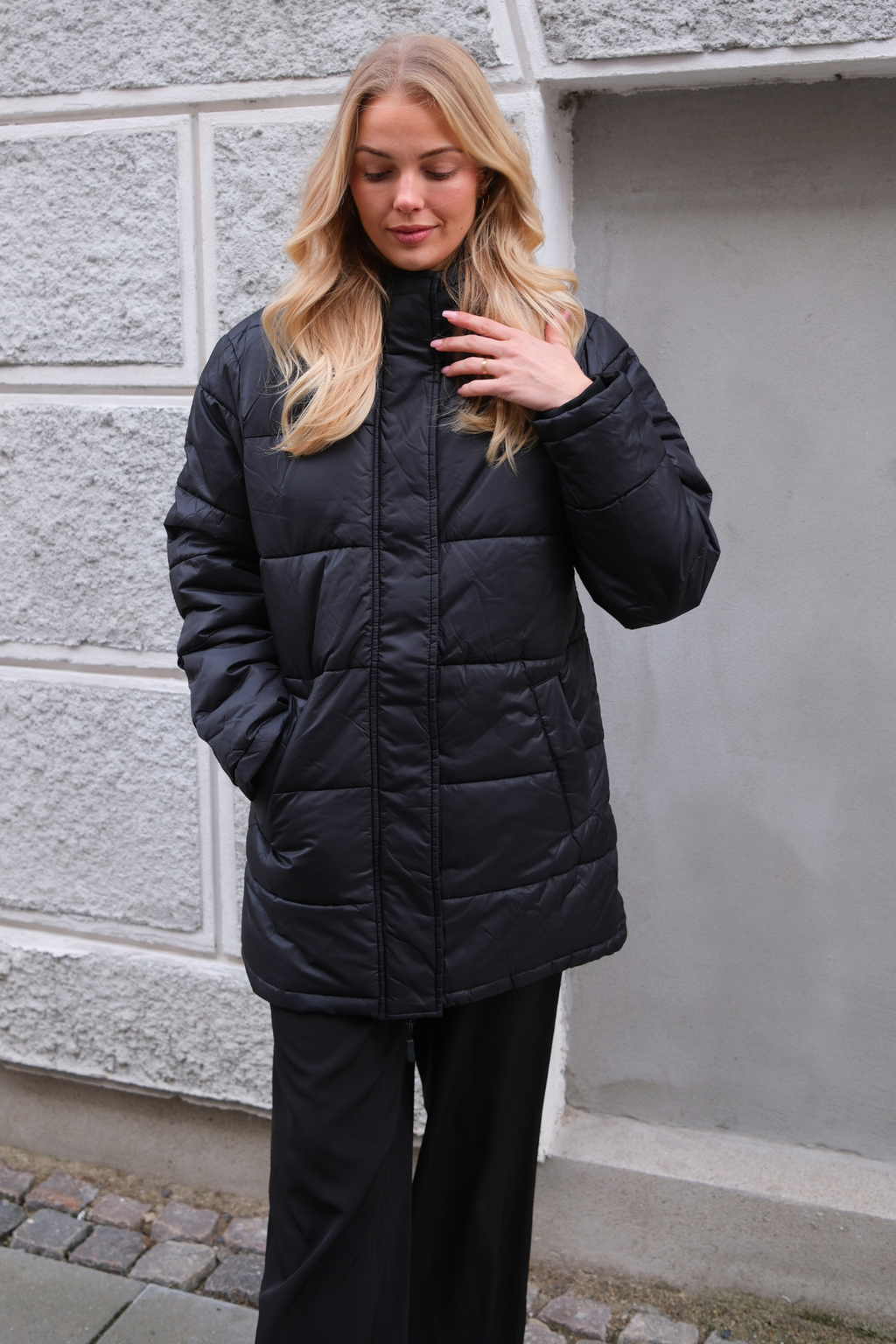 Long Puffer Jacket - Black