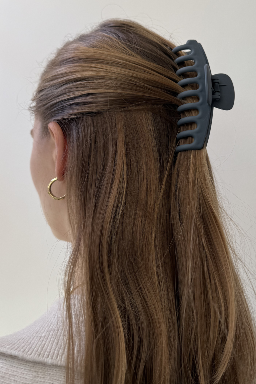 Olivia kopča za kosu - tamno smeđa