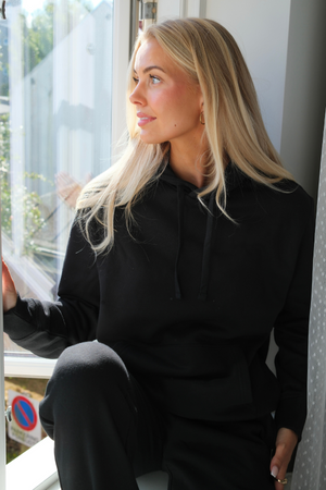 Základná dámska mikina s kapucňou – čierna