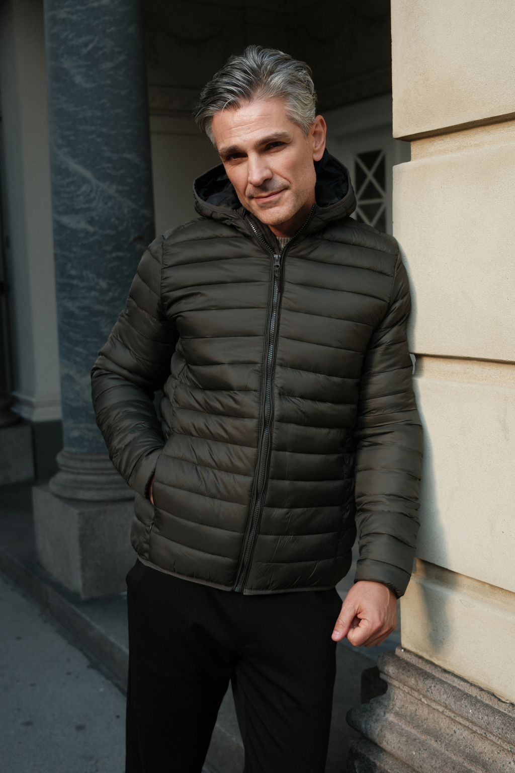 Ľahká puzdrová bunda s kapucňou - olivová