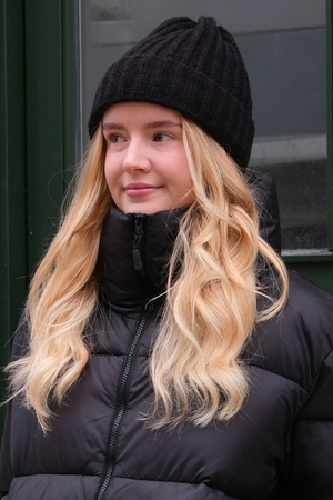 Rebrasta kapa - crna