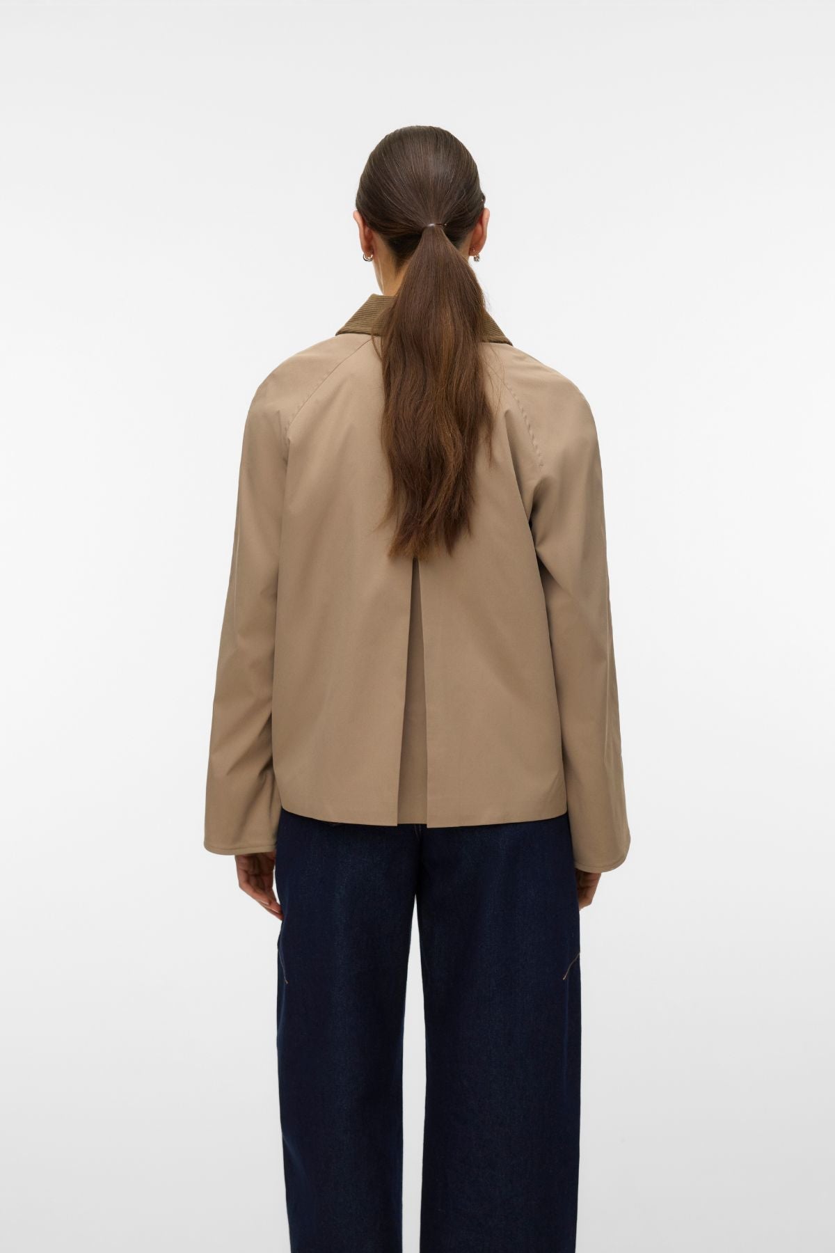 Vero Moda Chelseafia Short Jacket - Silver Mink | TEESHOPPEN