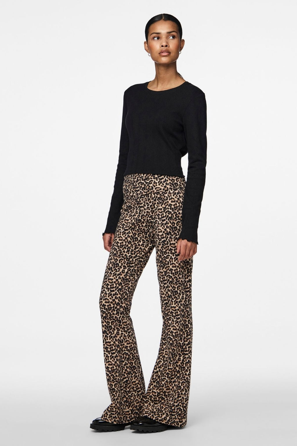 Marie O -Neck Poin Top - Dubh