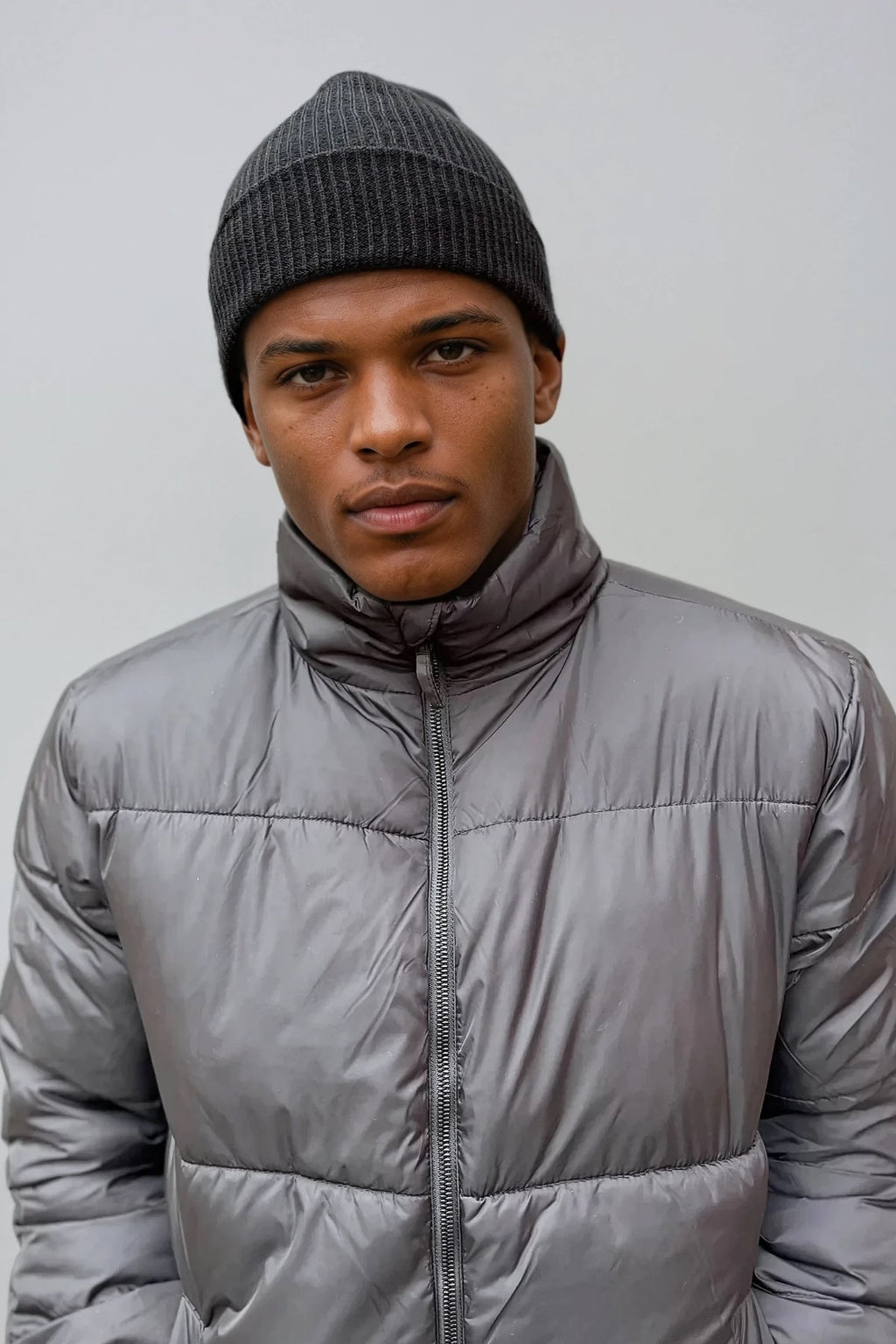 Beanie cniotáilte - Dubh