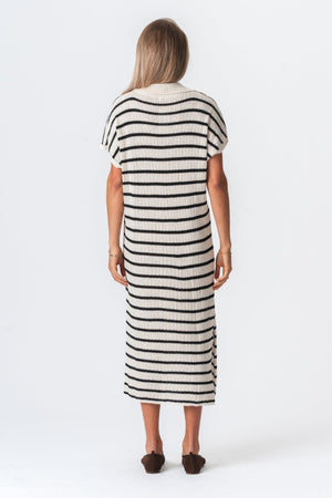 Gúna Victoria - Bán/Dubh