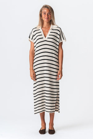 Gúna Victoria - Bán/Dubh