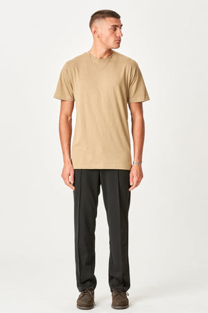 T -léine ró -mhór - gaineamh