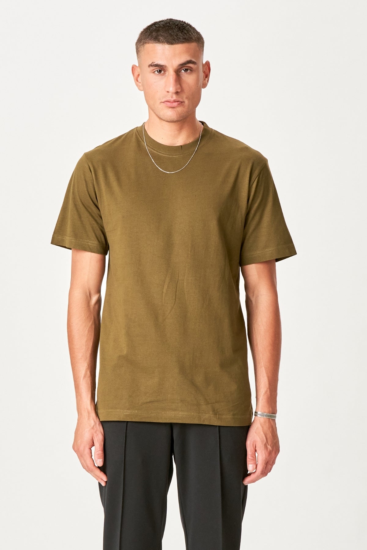 Oversized T-shirt Army: Casual Comfort with a Stylish Edge