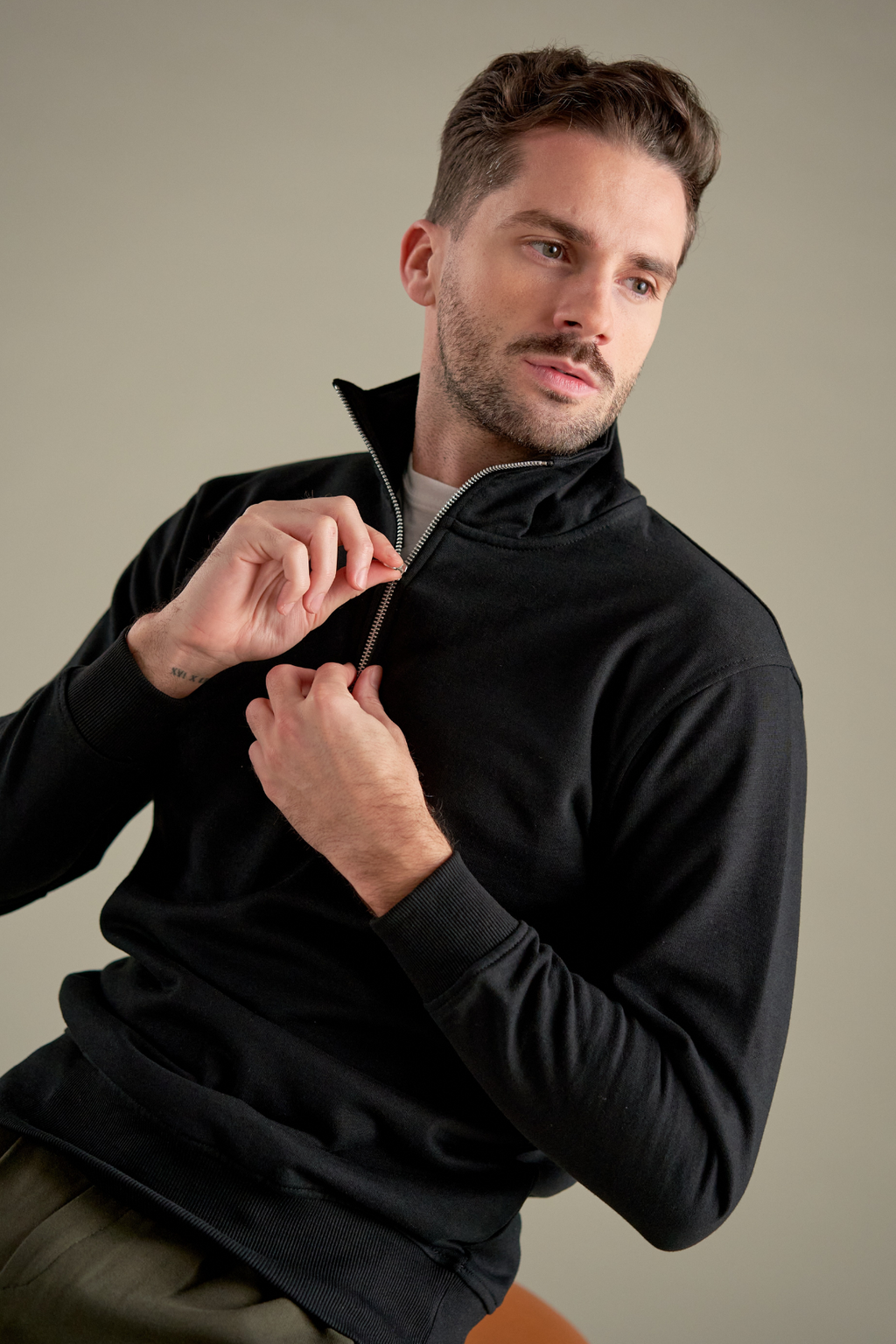 Sweatshirt leath zip - dubh