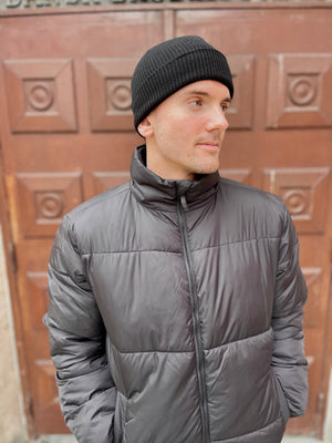 Beanie cniotáilte - Dubh