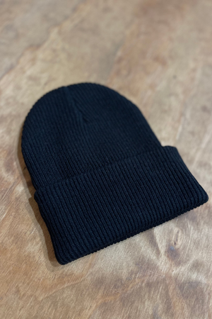Beanie cniotáilte - Dubh