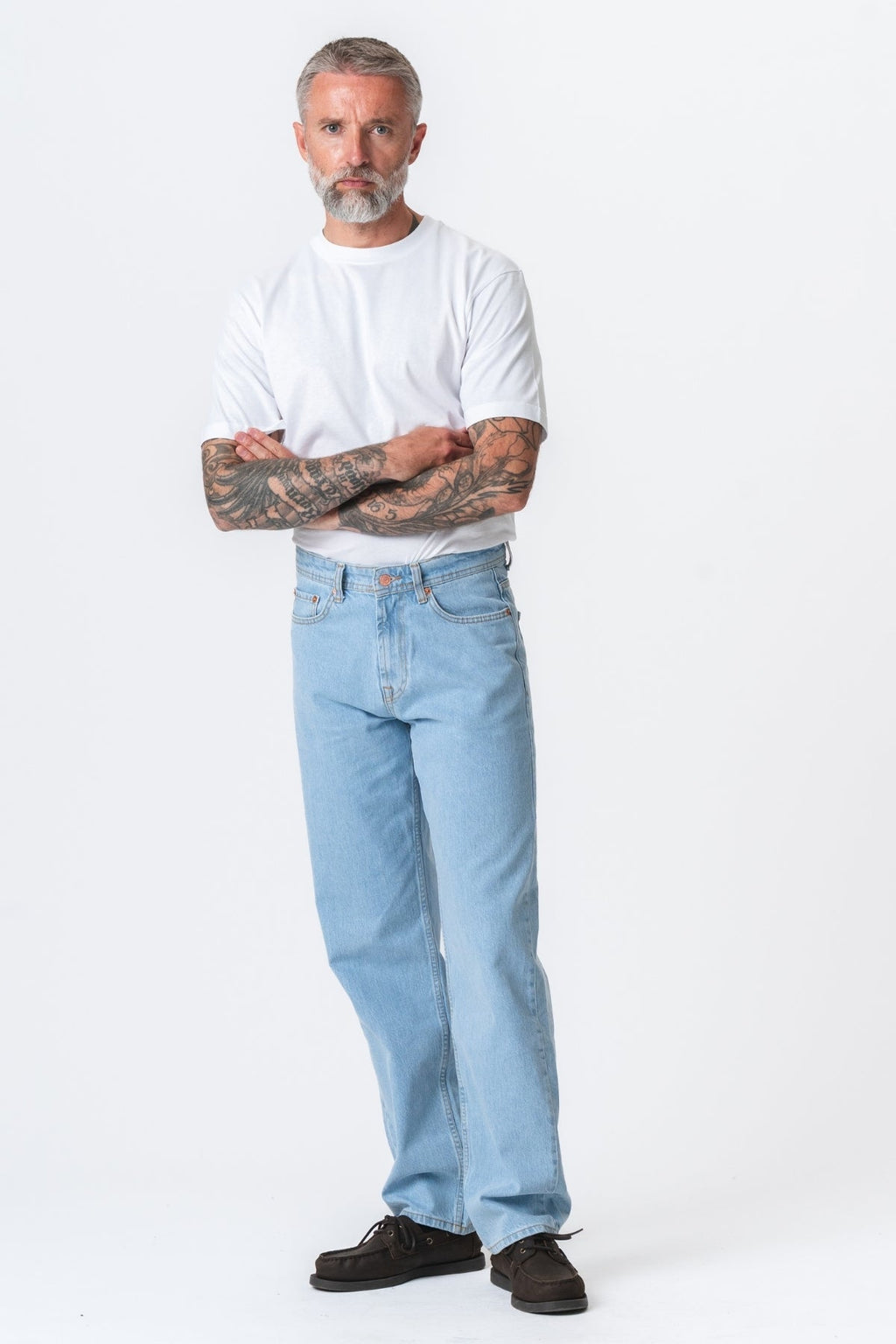 Jeans oiriúnach scaoilte noah - denim éadrom gorm éadrom