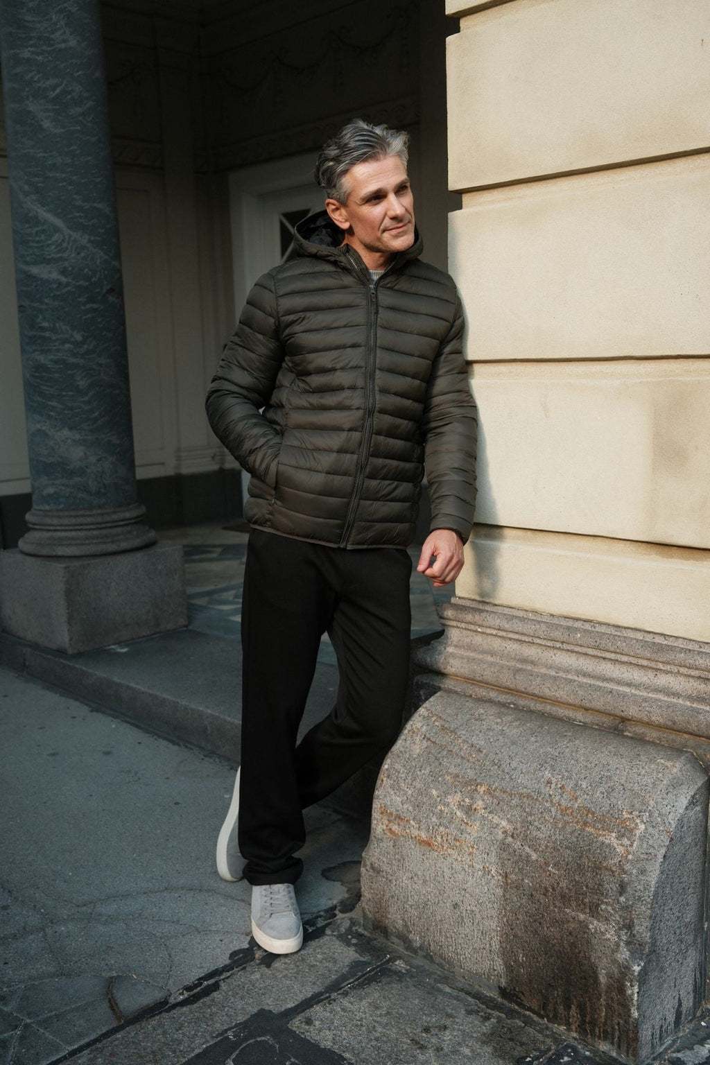 Lagana pufer jakna s kapuljačom - maslinasta