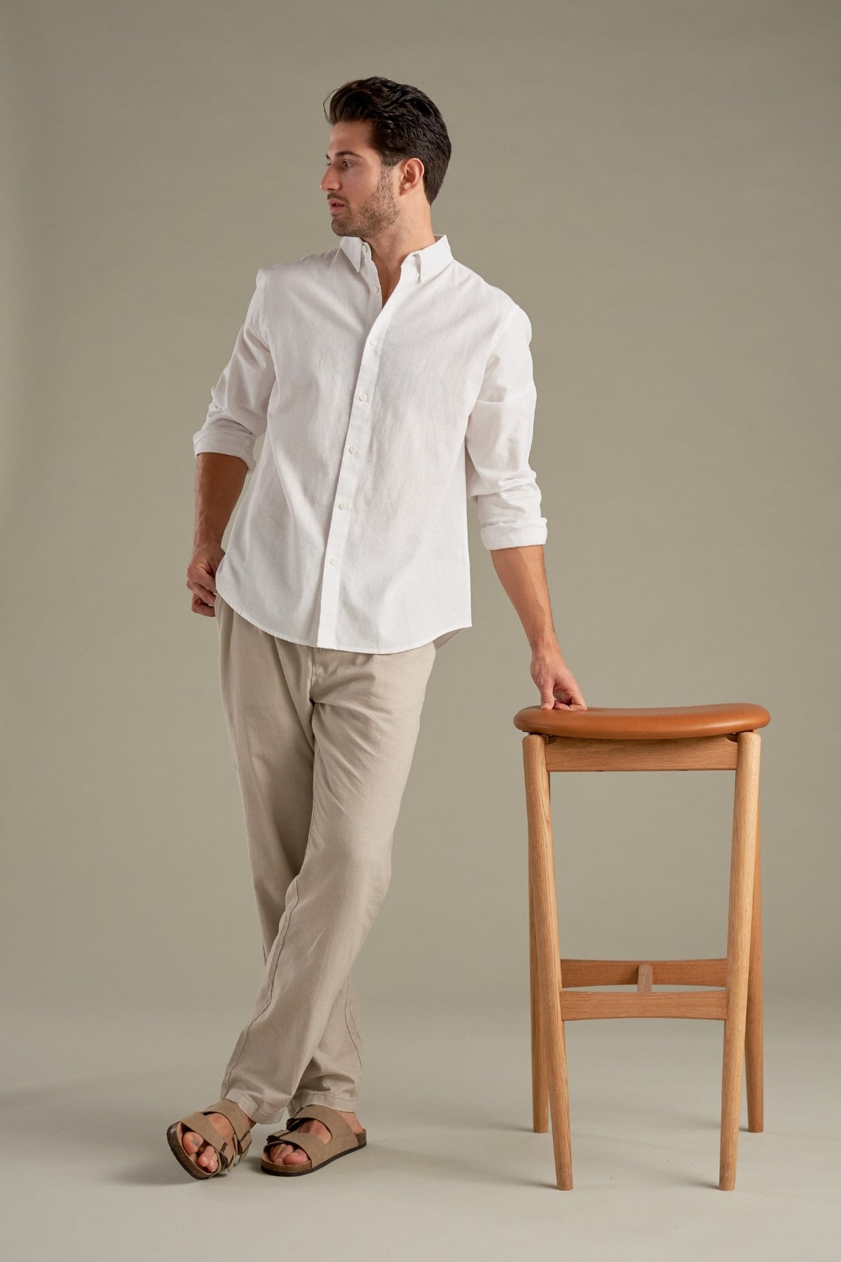linen pants dressed up men Men's Linen Pants Outfit Ideas