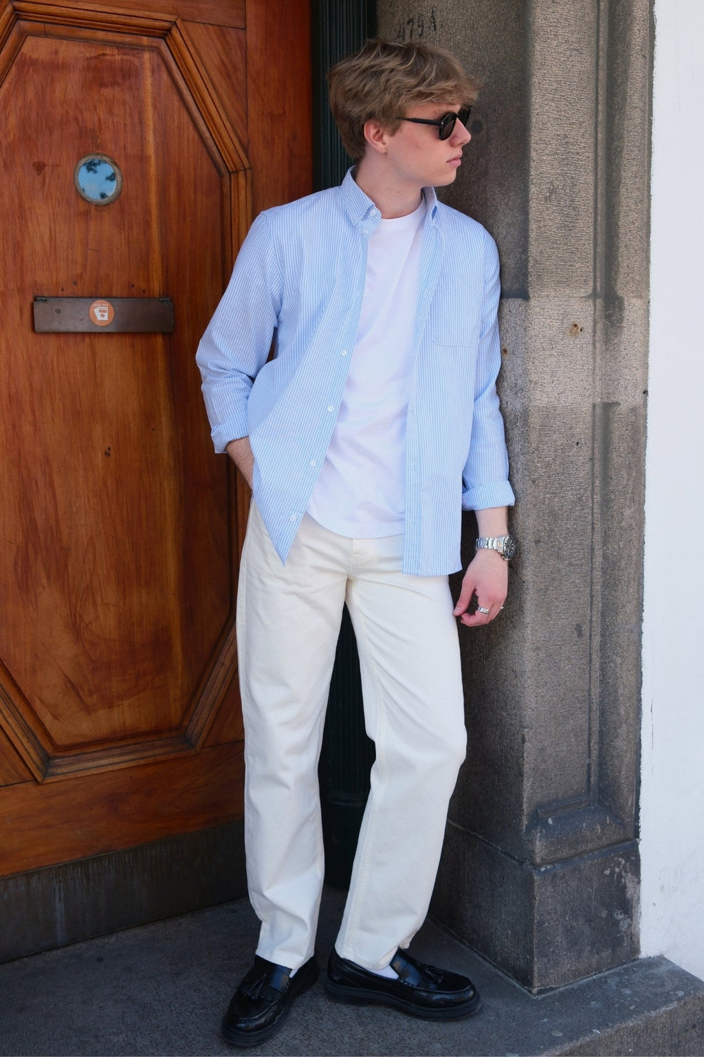 Jeans oiriúnach scaoilte noah - denim bán