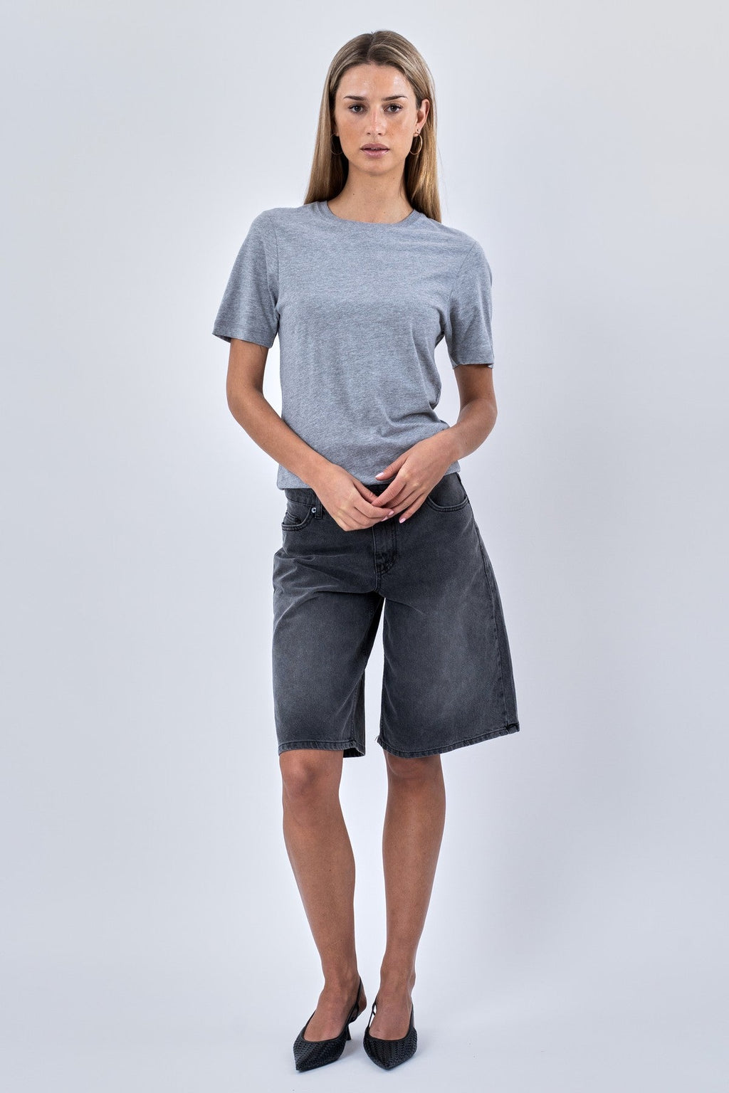 Dečko tinejdžer - siva