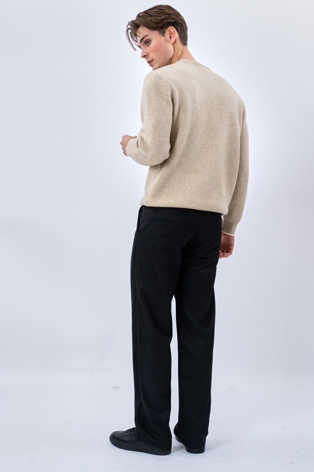 Pulover s okruglim izrezom - bež