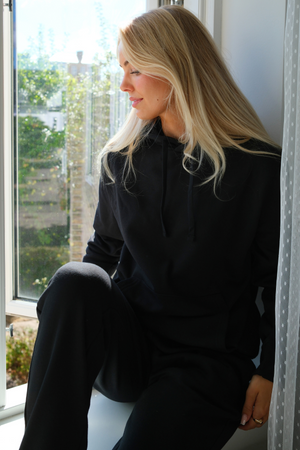 Essential tepláky - čierne