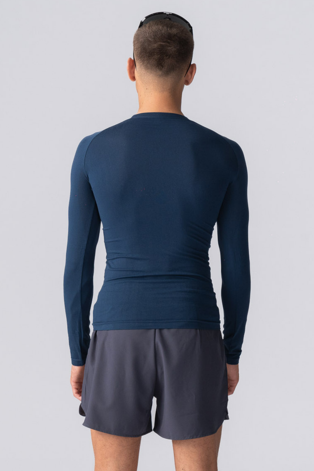 T -léine muinchille fada príomha - Navy