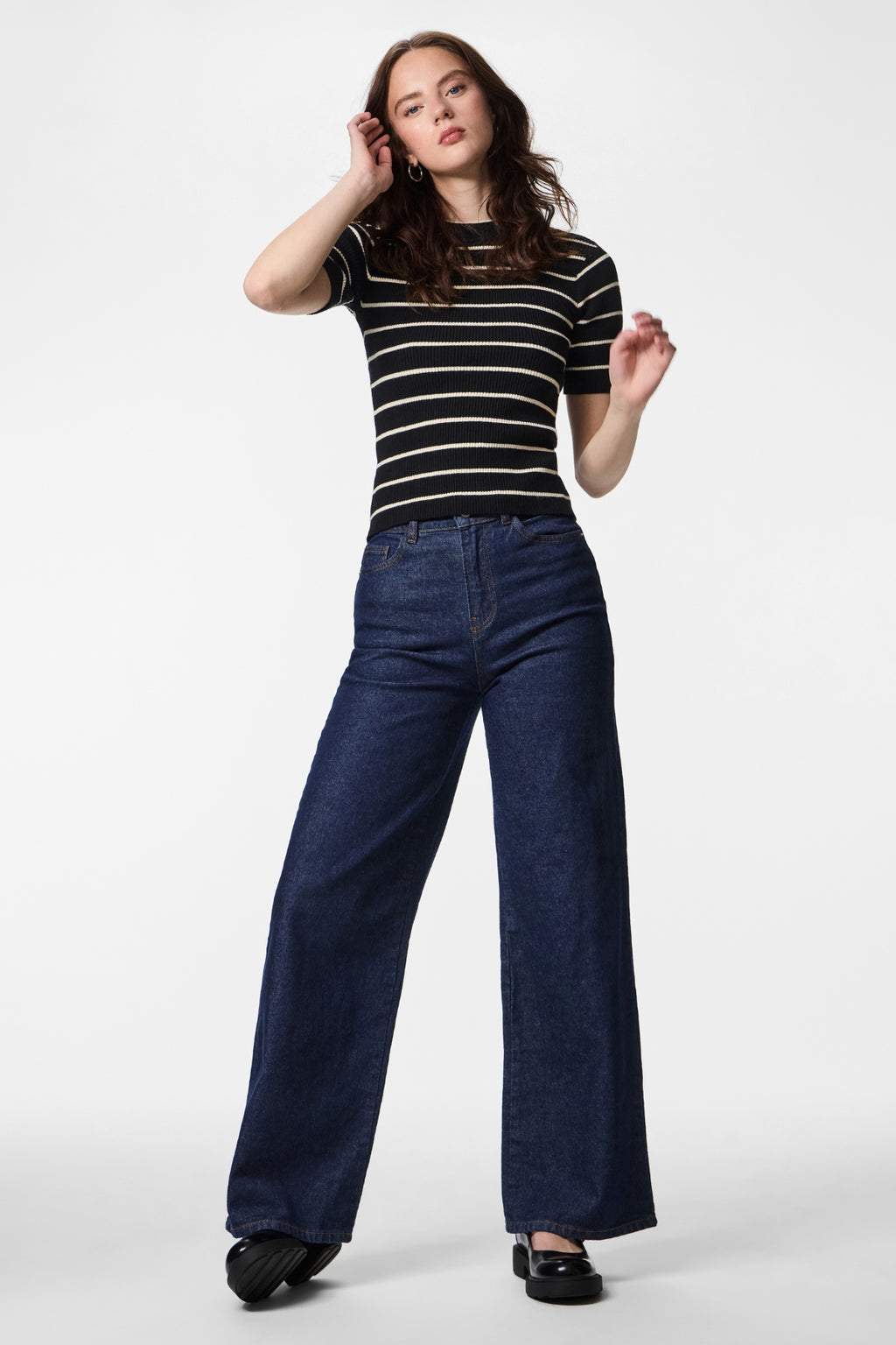 Mira pletivo s O-izrezom - crna breza