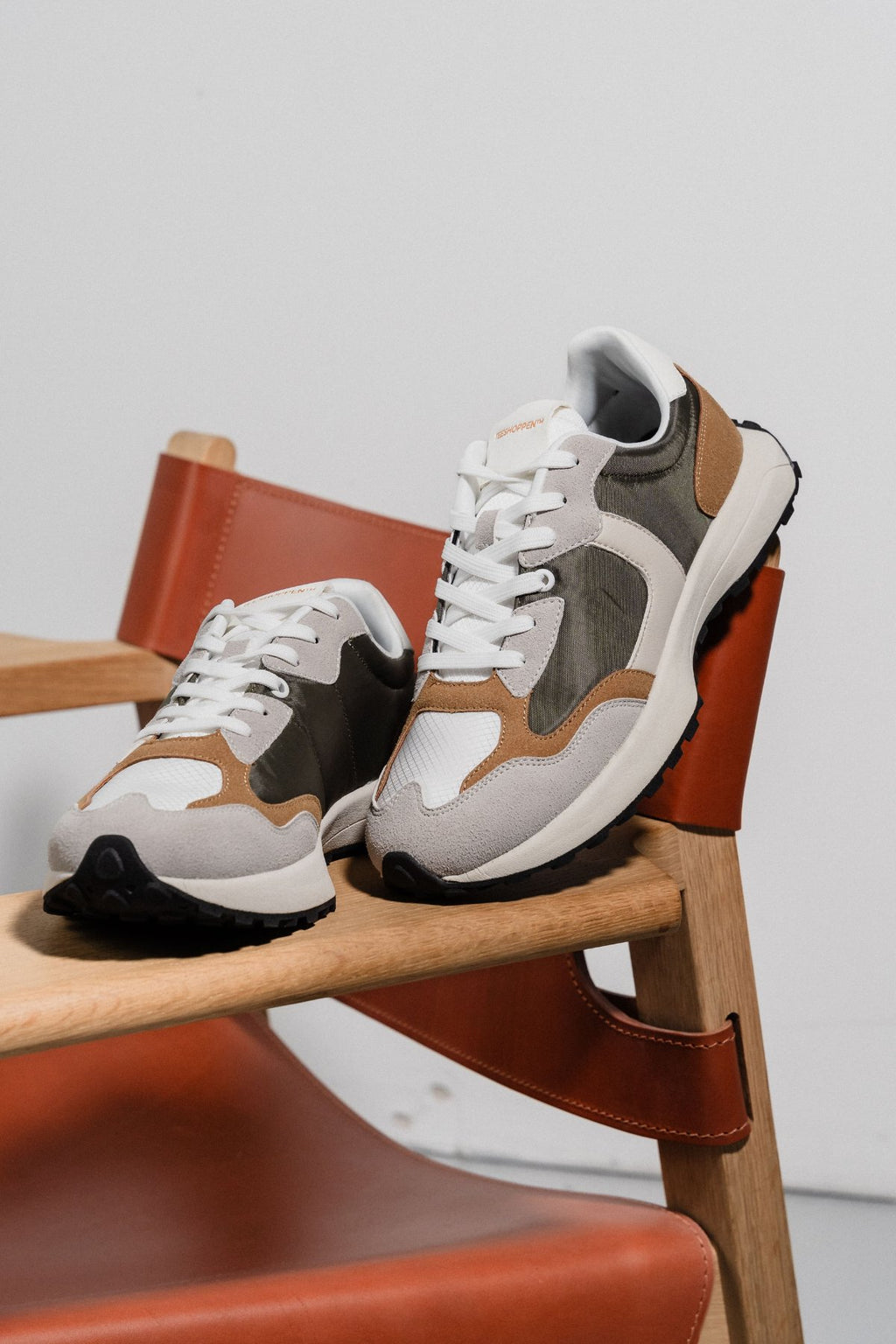 Classic Runner - White/Khaki