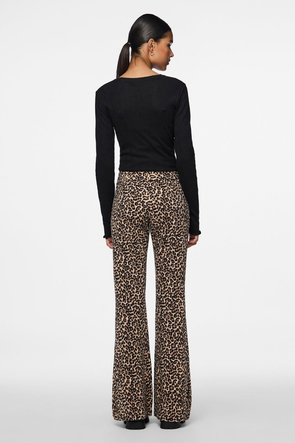 Marie O -Neck Poin Top - Dubh