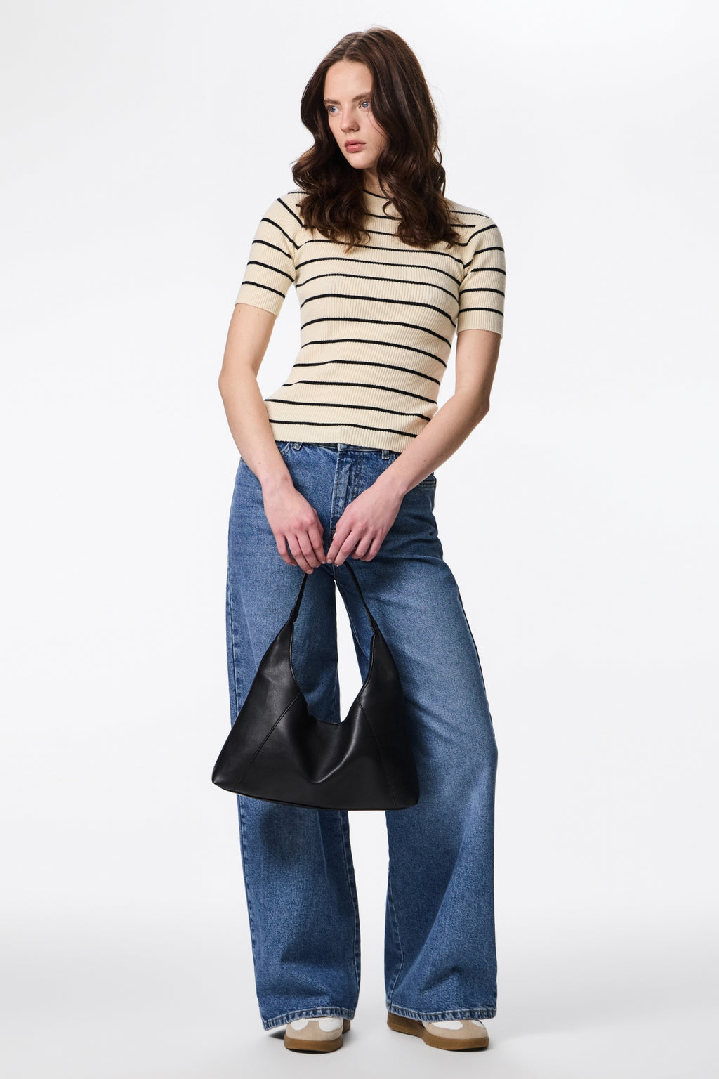 Mira pletivo s O-izrezom - crna breza