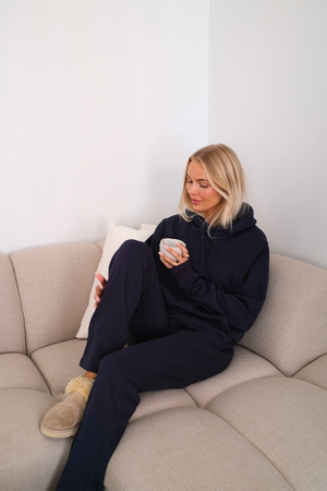 Neophodna ženska majica s kapuljačom - tamnoplava