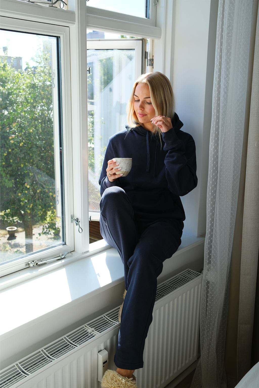 Neophodna ženska majica s kapuljačom - tamnoplava