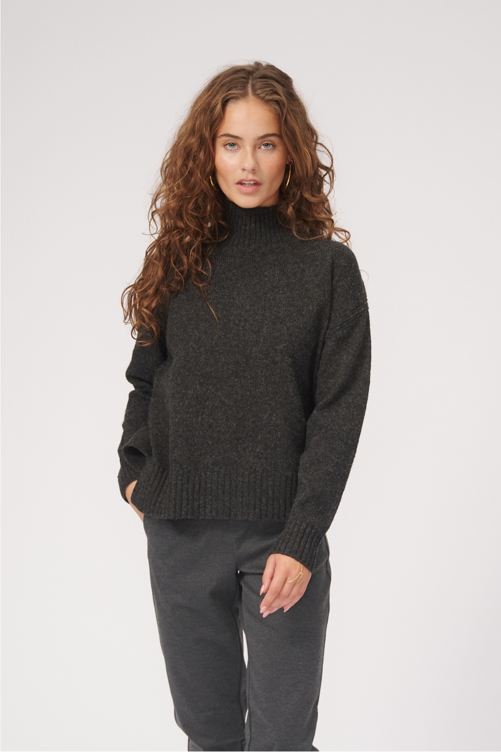 Nadmerné pletené polo -neck