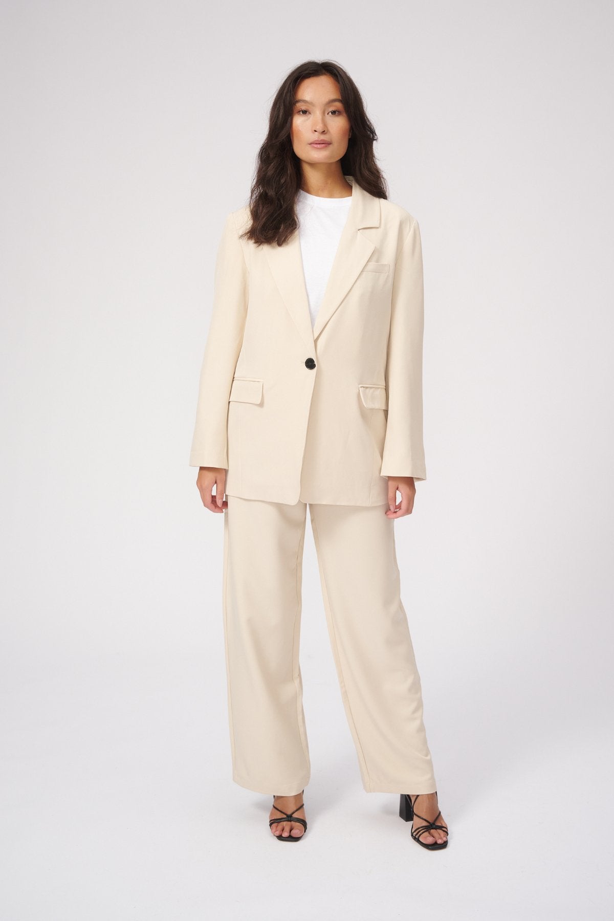 Effortless Chic: Oversized Suit (Beige) - Complete Package for Women Effortless Chic: Oversized Suit (Beige) - Complete Package for Women