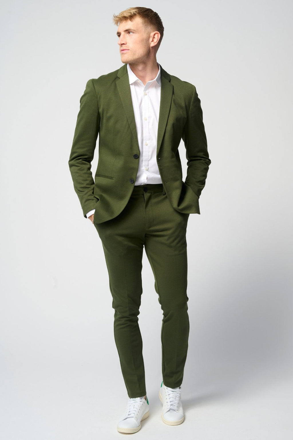 高性能套装™️（深绿色） + 高性能衬衫 - 套餐（V.I.P）