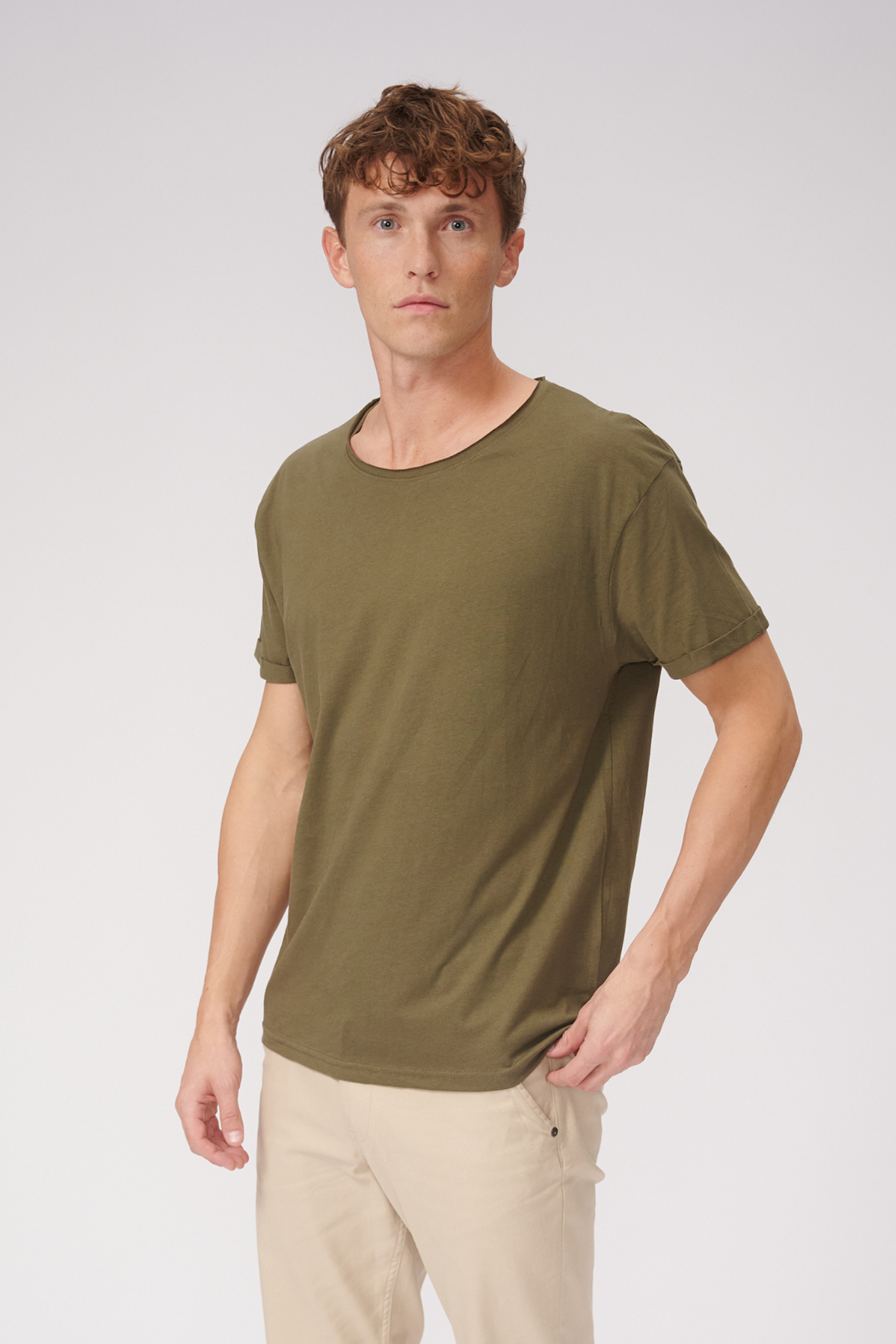 Raw Neck T-shirt Olive Green: A Wardrobe Essential for Men