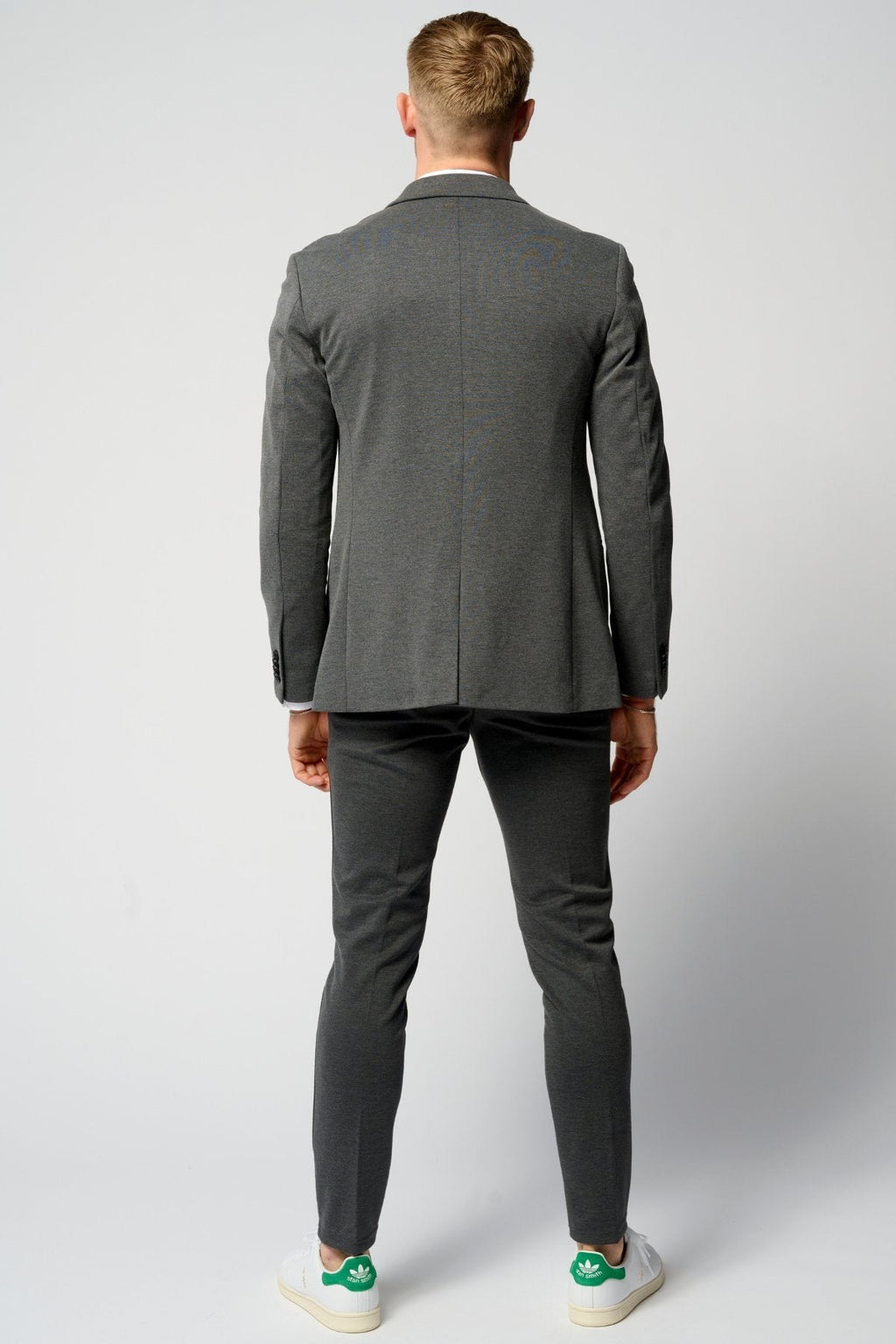 Original Performance Suit™️ (深灰色) + 衬衫和领带 - 套装优惠 (V.I.P)