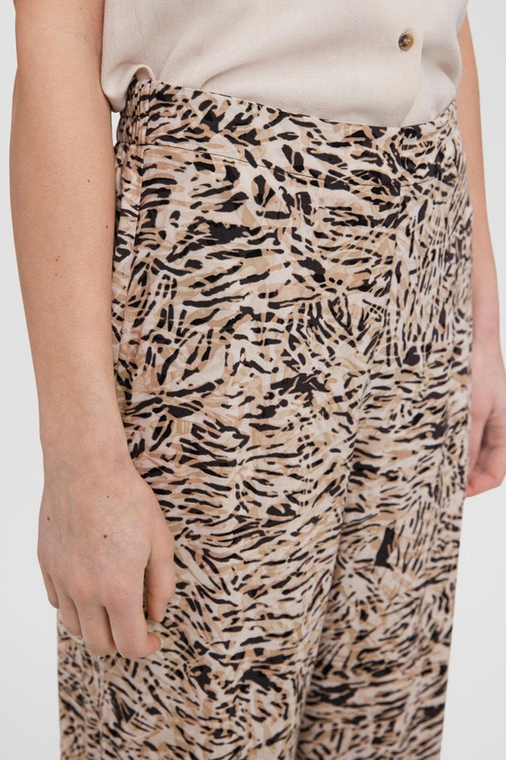 Leathan Éasca Pants - Piobar Bán