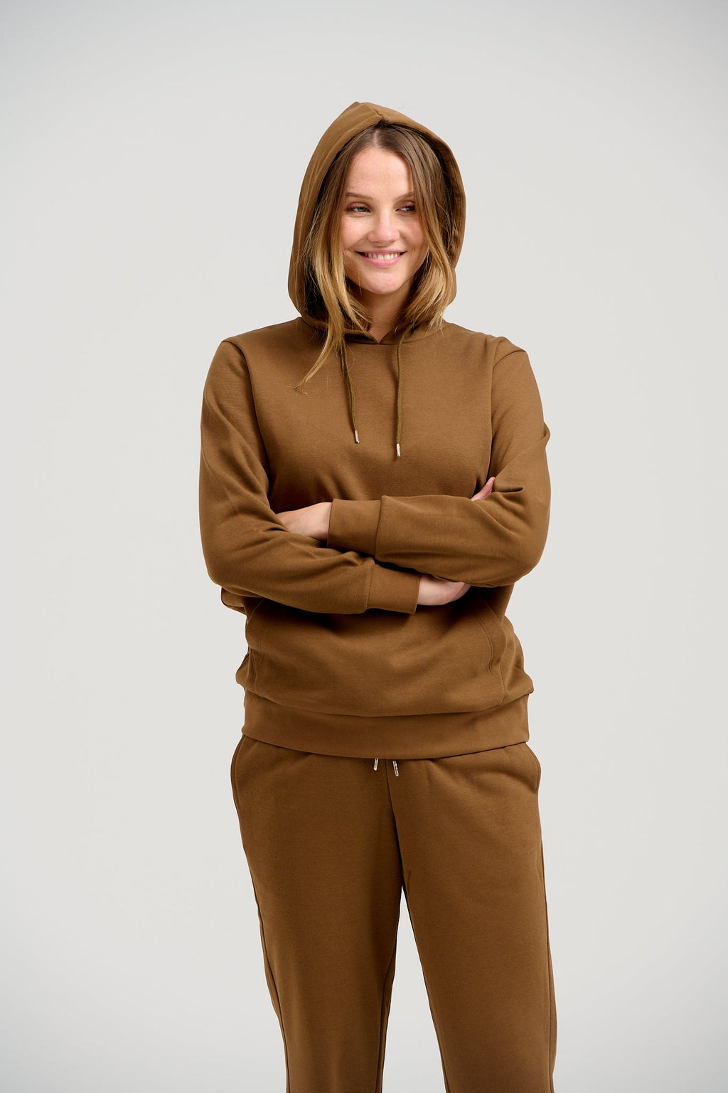 Basic Sweatsuit le hoodie (Brown) - Déileáil Pacáiste (Mná)