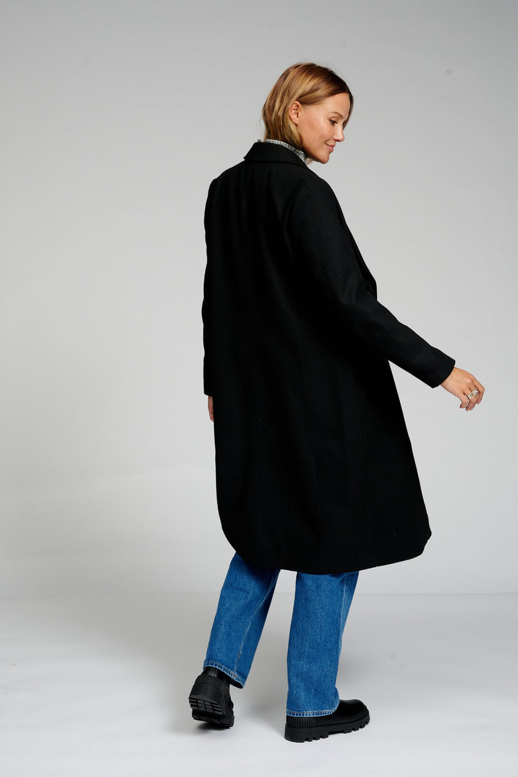 Klasický vlnený kabát - čierna
