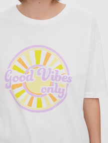 Fia Cody Long Top - White: Good Vibes Only