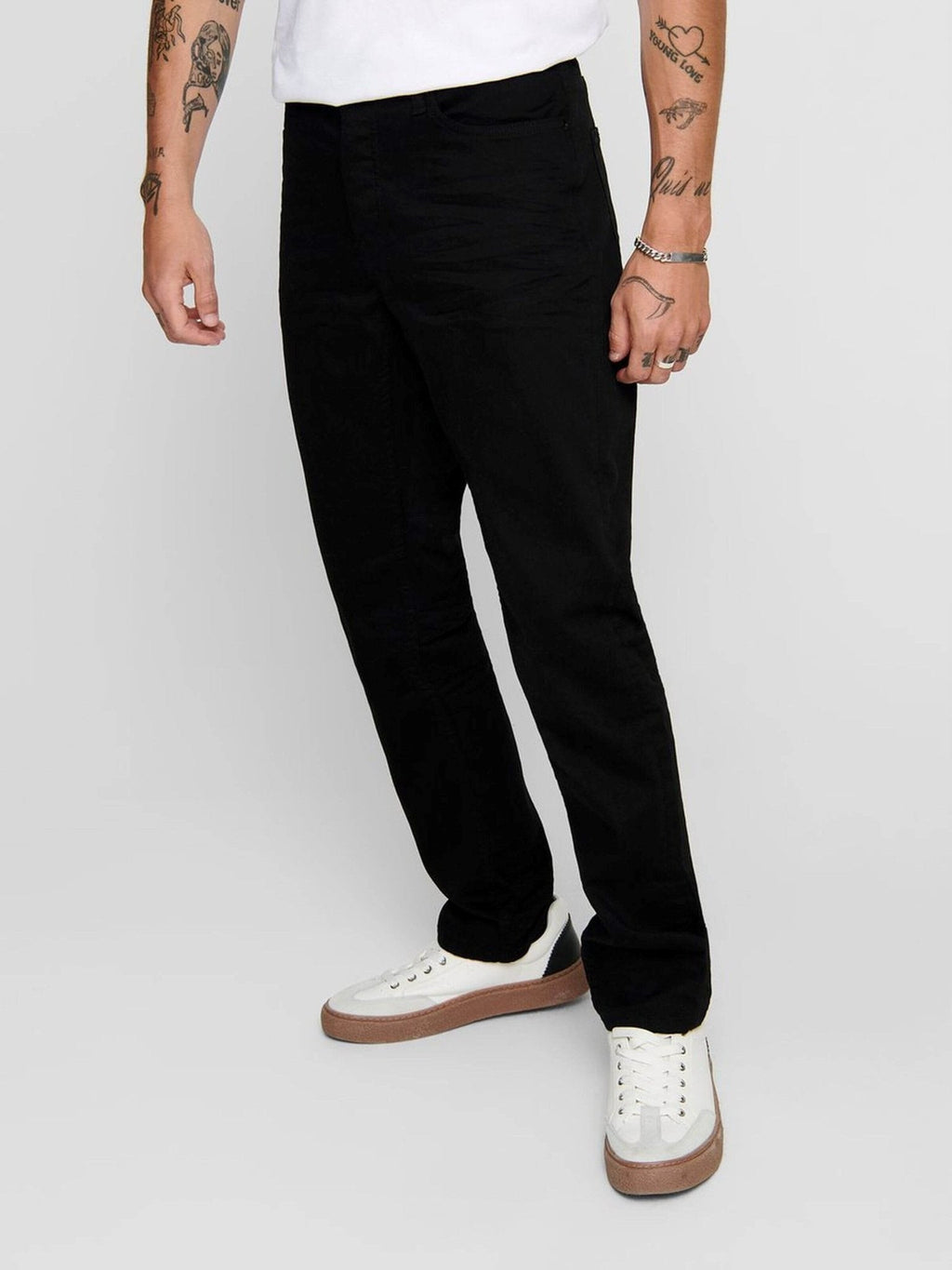Mike Stretch Jeans - Dubh (Fit leathan)