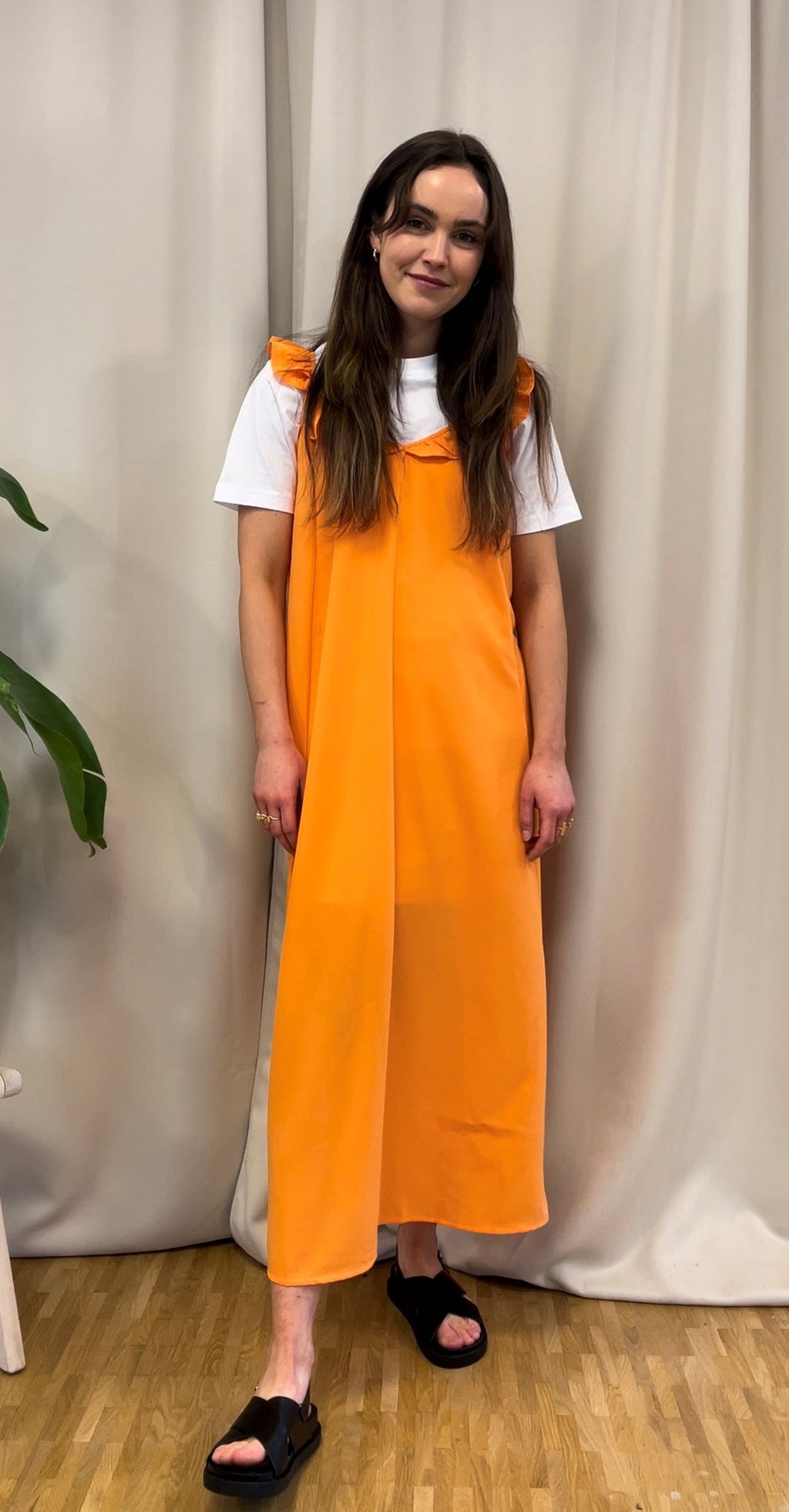 Zora Midi连衣裙 - 太阳橙色